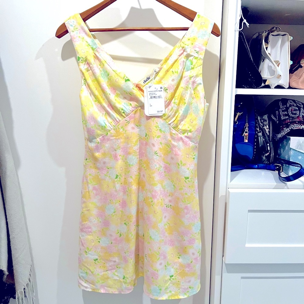 Blush yellow super cute floral dress, perfect for Summer🌸🌸🌸🌸🌸